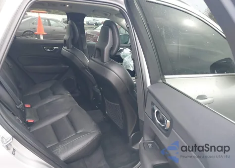 2018 Volvo Xc60 T6 Momentum from USA, damaged, VIN LYVA22RKXJB110315